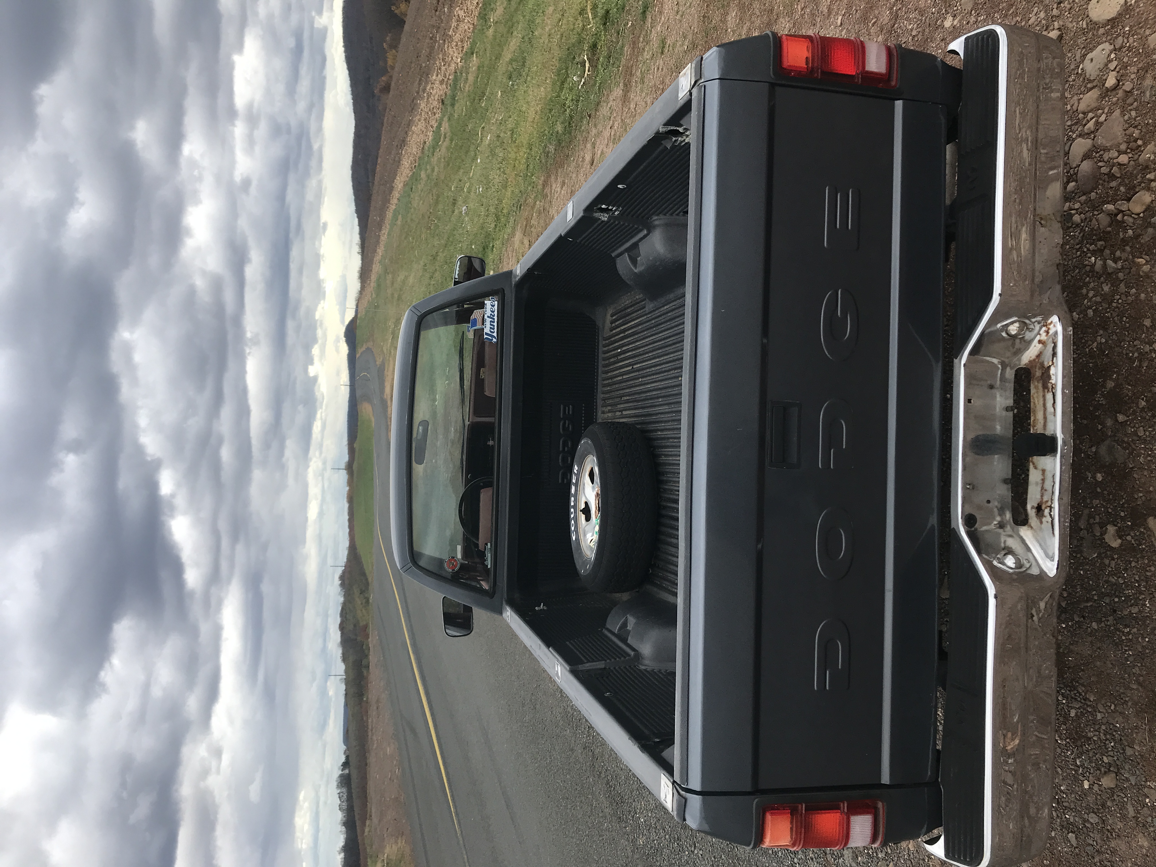 1991 Dodge Dakota Pickup ONE OWNER 117K 8 foot bed and roomy bench seating NICE — photo 28